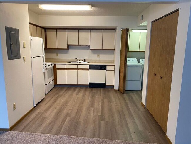 Foto del edificio - $1,125 | 2 Bedroom, 1 Bathroom CONDO | Pet Friendly | Available for August 1st, 2026 Move In!