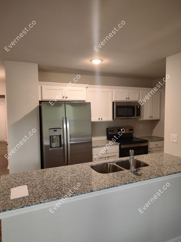 Building Photo - 3919 Park Ave