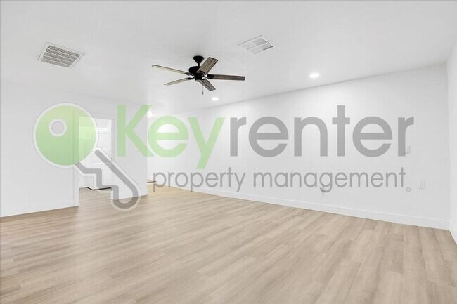 Foto del edificio - 395 Auburn Ravine Rd