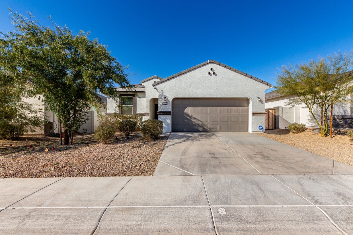 Foto principal - 3 bedroom 2 bath home in Gila Buttes