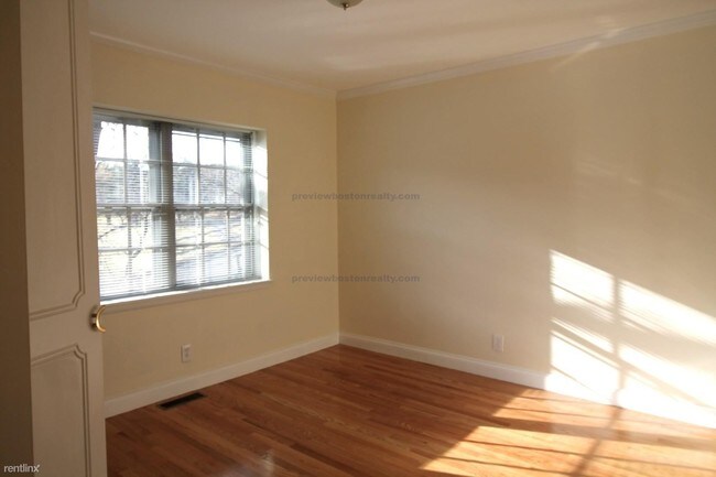 Building Photo - 55 Lake Shore Ct