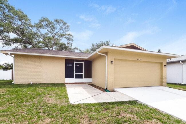 Building Photo - 12873 Pineway Dr