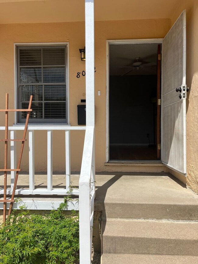 Foto del edificio - Beautiful Craftsman Style 3Bed/1Bath La Me...