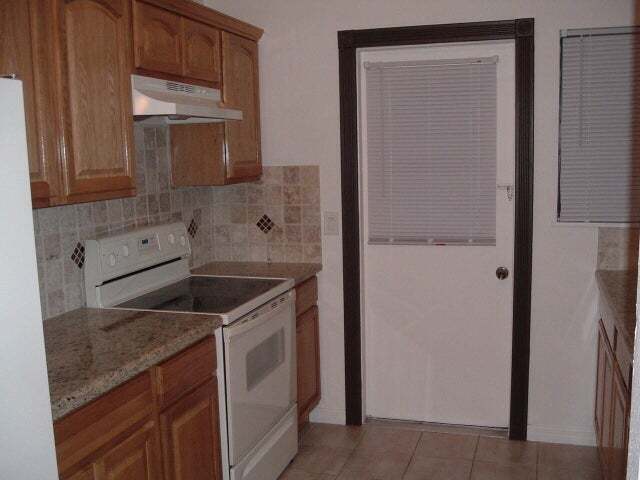 Primary Photo - 1070 Goldenrod Rd