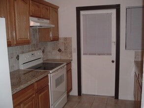 Building Photo - 1070 Goldenrod Rd