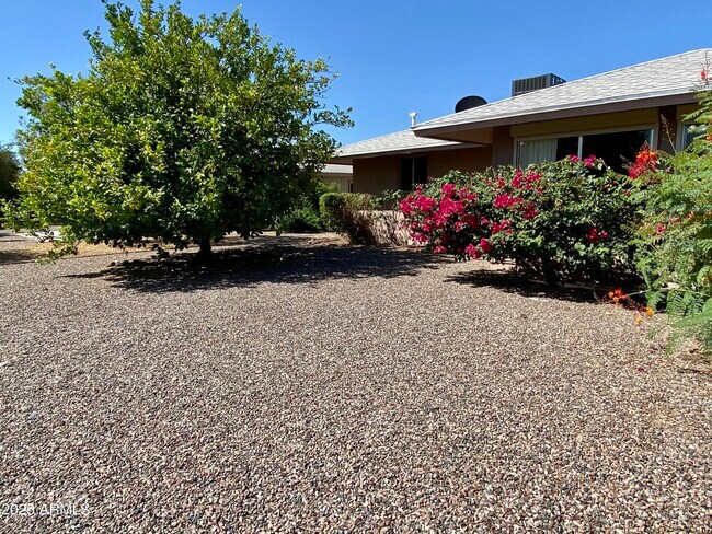 Foto del edificio - 10422 W Meade Dr