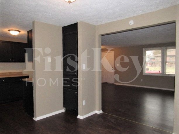 Foto del edificio - 5507 Armstrong Dr