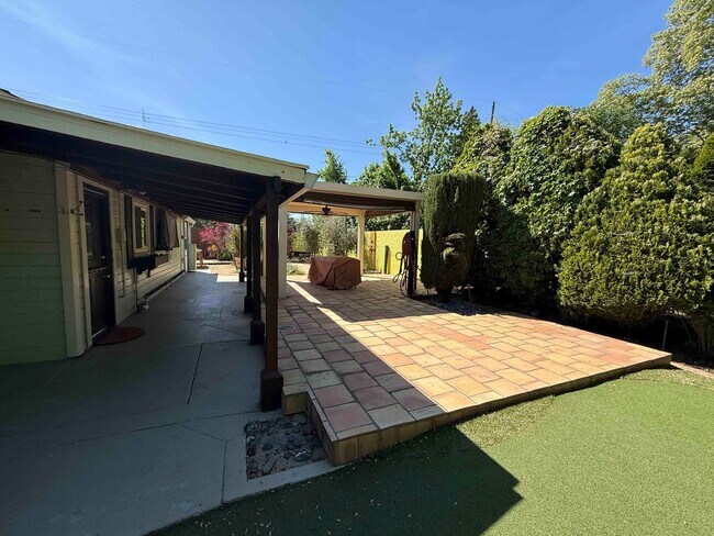 Foto del edificio - Charming Land Park 2 Bedroom