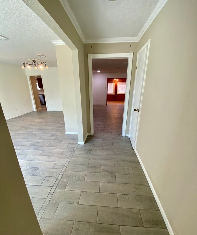 Foyer/Dining Room - 1623 Clark St