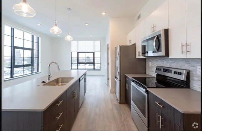 Primary Photo - 247 N Goodman St