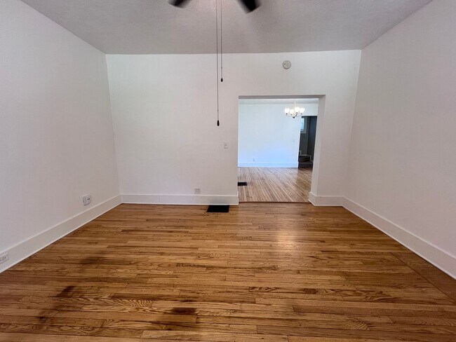 Foto del edificio - Recently Remolded Single Family Home within Blocks of Downtown Grand Rapids!