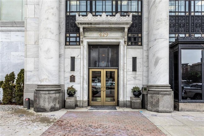 Building Photo - 429 N Pennsylvania St