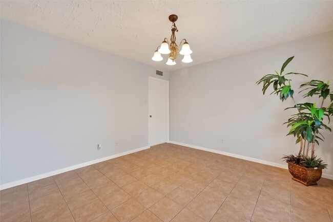 Building Photo - 2018 Windy Meadow Dr