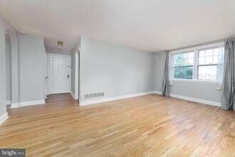 Building Photo - 500 E Lancaster Ave