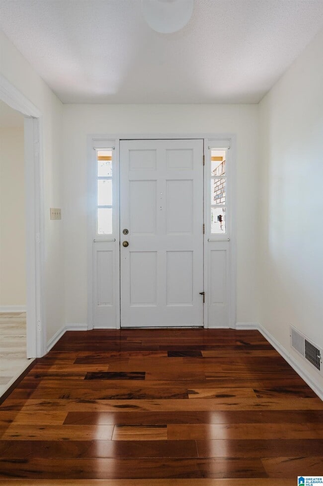 Foto del edificio - 1828 Jacobs Ln