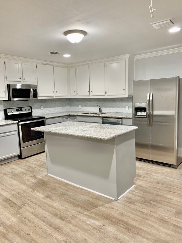 Stunning Kitchen - 4625 Keystone St