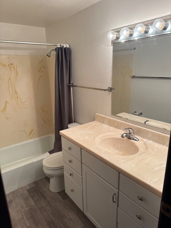 Foto del edificio - 5858 Anthony Pl