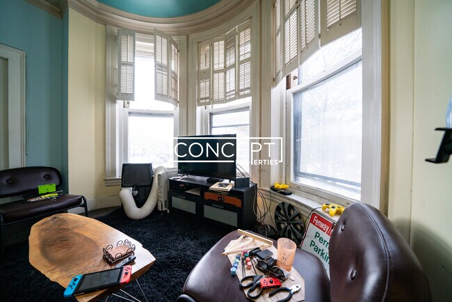 Building Photo - 52 Fenway