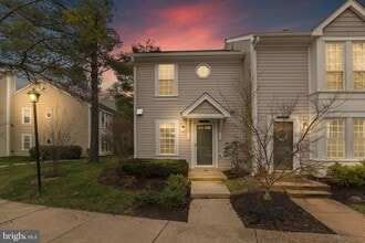 Building Photo - 2403 S Walter Reed Dr
