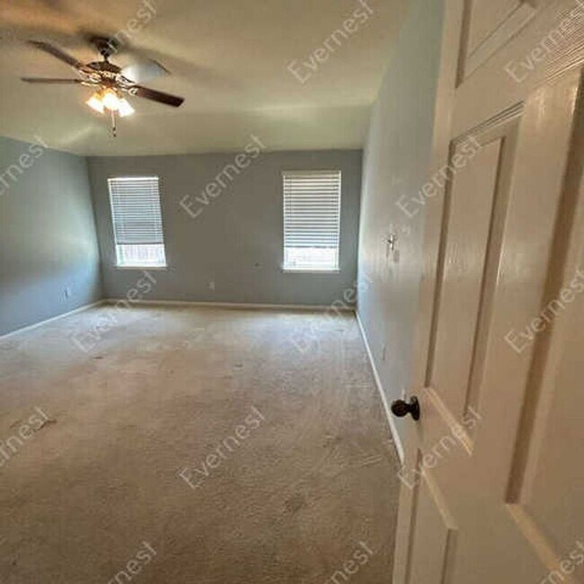 Foto del edificio - 1208 Willowbrook Dr