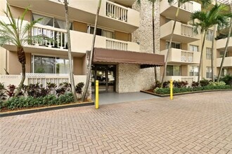 Building Photo - 1800 Sans Souci Blvd