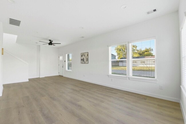 Foto del edificio - 6417 Eastland St