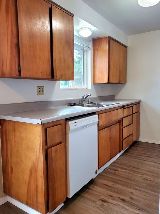 Building Photo - Zou 1317 Duplex