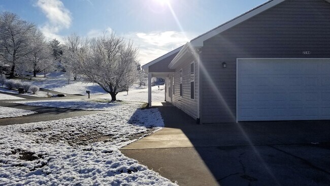 Foto del edificio - 2144 Red Bank Cir