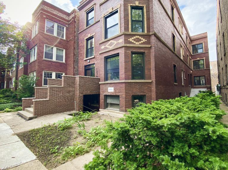 1334 W Bryn Mawr Ave Unit 3, Chicago, IL 60660 Condo for Rent in Chicago, IL