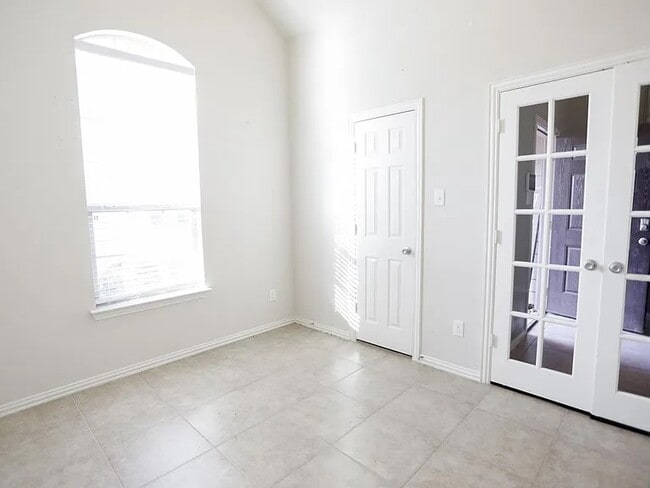 Building Photo - 1733 Rosson Rd