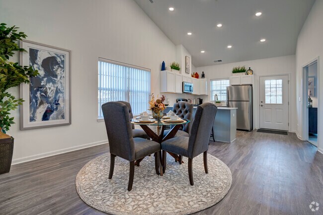 2BR, 1BA - 1125SF - Comedor - Highland Knolls