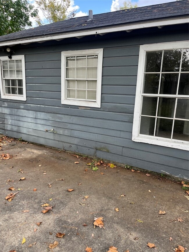 Building Photo - 10533 Barnham St