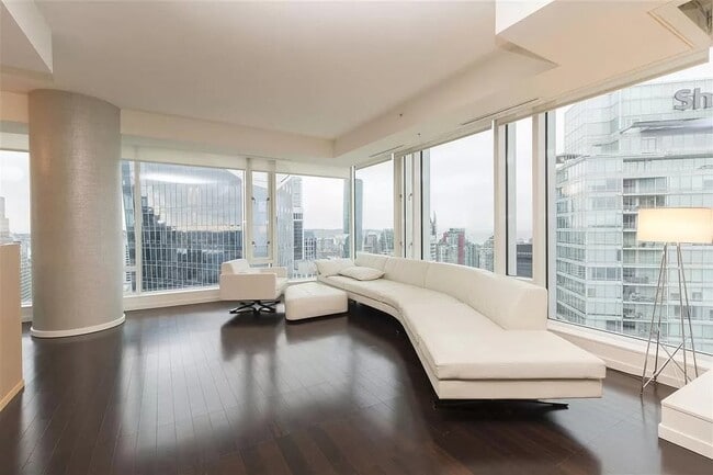 Building Photo - 1011 Cordova St W