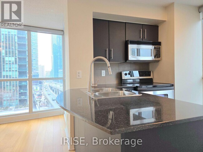 Photo du bâtiment - 16 Yonge St