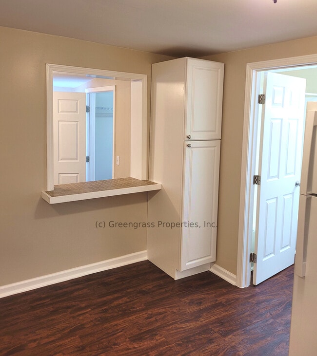Pantry, Breakfast Bar, Entrance to Full Bath - 205 S 6th St