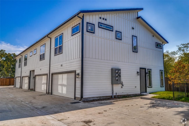 Building Photo - 2116 Shea Rd