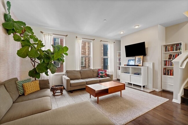 Foto del edificio - 4647 S Lake Park Ave