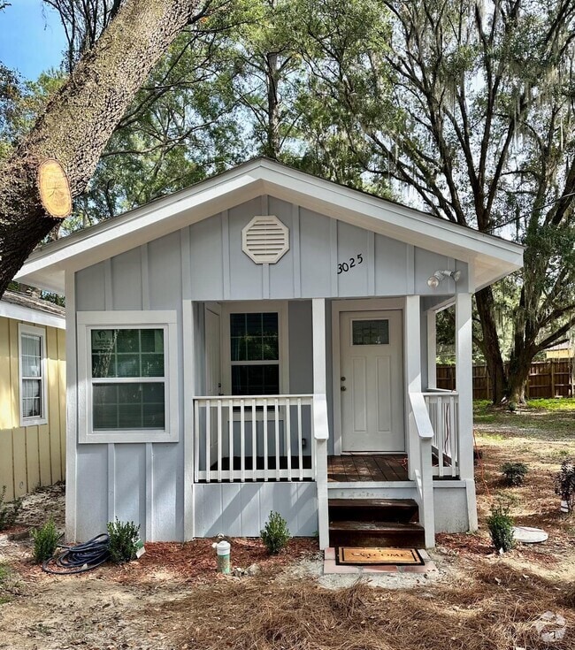 Building Photo - 3025 Creekwood Ln