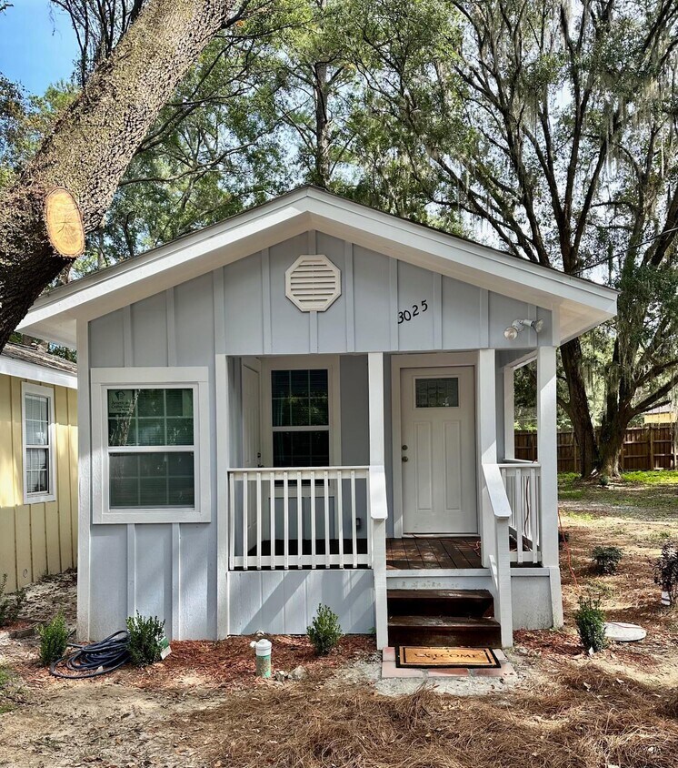 Foto principal - 3025 Creekwood Ln