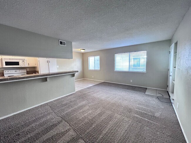 Foto del edificio - Two Bedroom One Bathroom Apartment