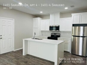 Building Photo - 1401 Shavano Dr