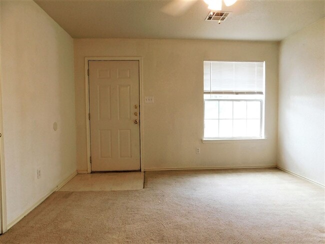 Building Photo - 2803 Lucille Dr