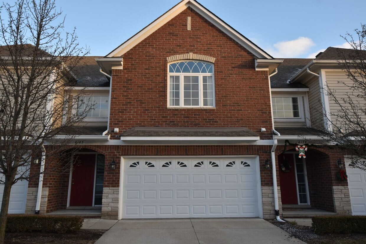 Primary Photo - 3 BR, 2 1/2 BA, 2-Car, 1885 SF Townhouse, ...