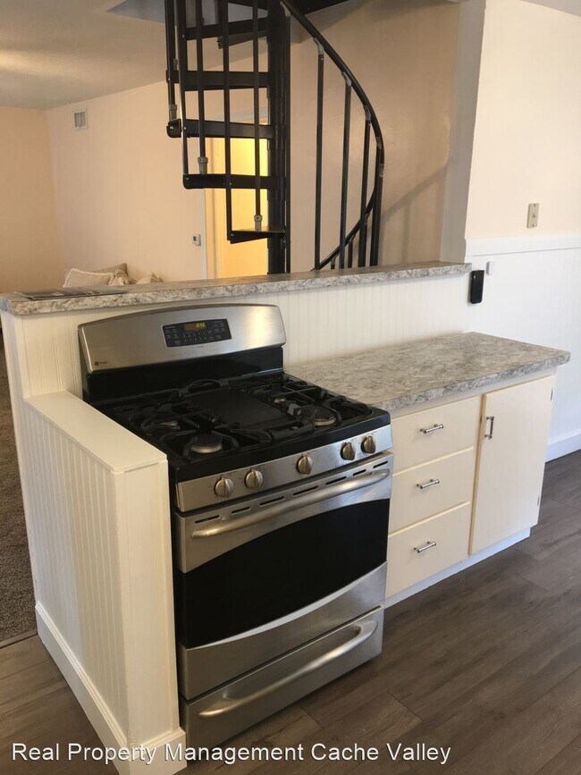 Foto del edificio - 3 br, 1.5 bath House - 351 W 200 N