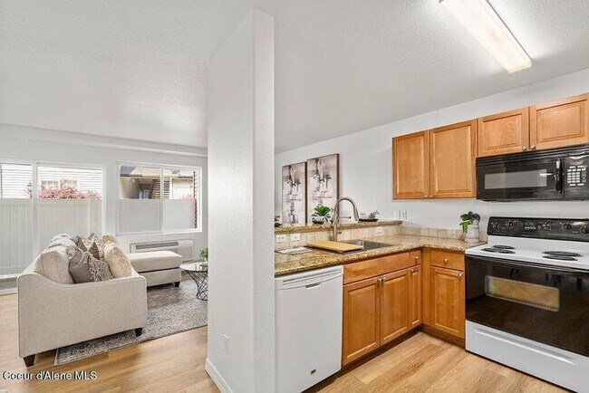 Foto del edificio - Beautiful 3 Bed / 2 Bath Lower-Level Condo – Promenade Condos, Post Falls