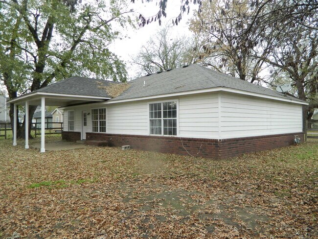 Patio cubierto - 1113 W South St