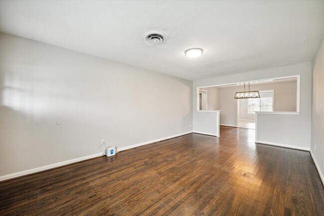 Foto del edificio - 1355 Gardenia Dr