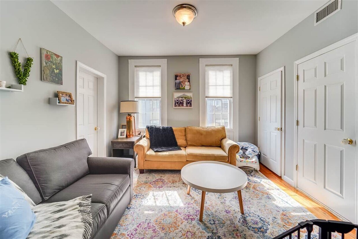 Foto principal - 709 Monroe St