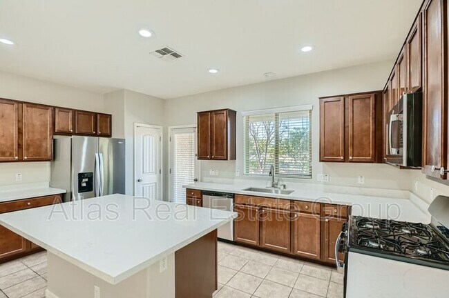 Building Photo - 970 W Deoni Trail