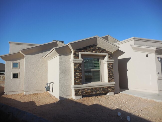 Building Photo - 3444 Dana Grey